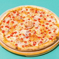 Пицца с беконом, болгарским перцем Фото