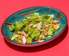 Салат с курочкой терияки, свежим редисом - Фото