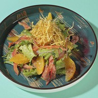 Салат с форелью горячего копчения Фото