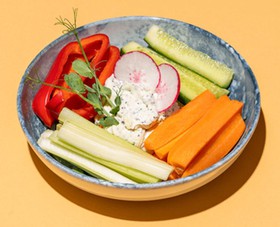 Свежие овощи с сырным кремом - Фото