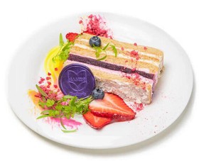 Нарезной торт с бручничным конфи - Фото