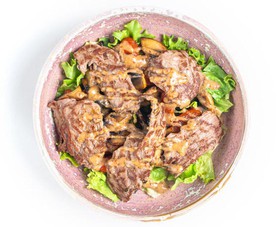 Теплый салат из говяжьей вырезки - Фото