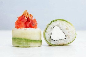 Ролл каруй магуро (остро) - Фото