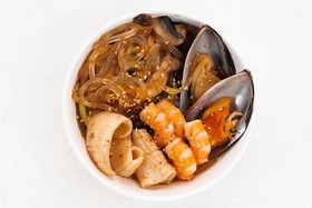 Лапша стеклянная с морепродуктами - Фото
