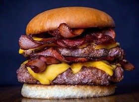 Двойной чизбургер с беконом - Фото