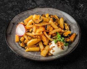 Картофель жареный с мидиями - Фото