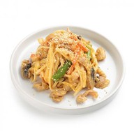 Вок с курицей в сливочном соусе Фото