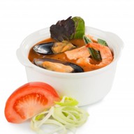 Томатный суп с морепродуктами Фото