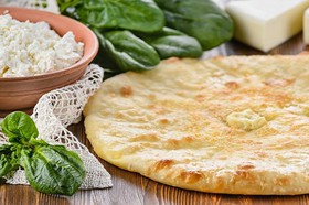 Осетинский пирог с сыром и шпинатом - Фото