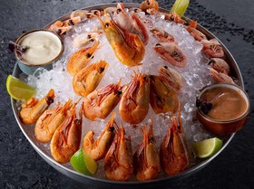 Креветки на льду для компании - Фото