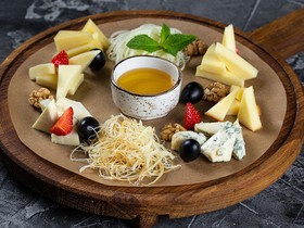 Сырная тарелка - Фото