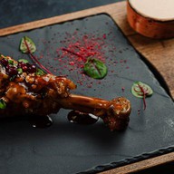 Ножка индейки с соусом кимчи Фото