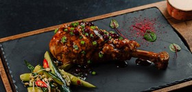 Ножка индейки с соусом кимчи - Фото