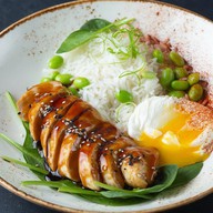 Куриная грудка в азиатском стиле с яйцом Фото