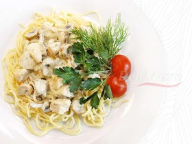 Спагетти с курицей и грибами - Фото