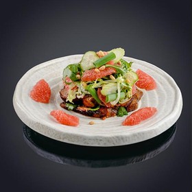 Салат из обжаренного мяса утки - Фото
