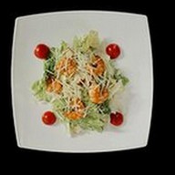 Салат цезарь с креветкой Фото