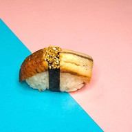 Классические суши с угрём Фото