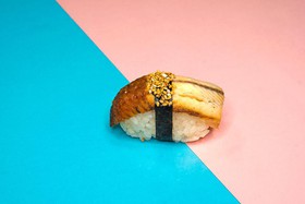 Классические суши с угрём - Фото