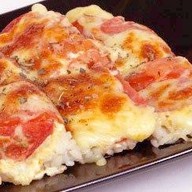 Суши-пицца с пепперони Фото
