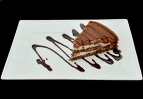 Бисквитный тортик в шоколадном сиропе - Фото