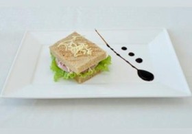Клаб-сэндвич с ветчиной и сыром - Фото