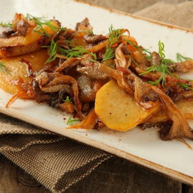 Жареная картошка с грибами и луком - Фото