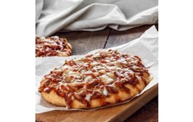 Пицца с колбасой - Фото