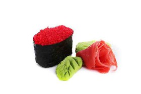 Гункан с красной икрой тобико - Фото