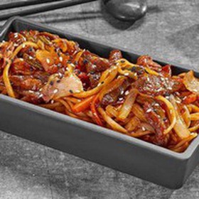 Вок говядина с беконом в соусе барбекю - Фото