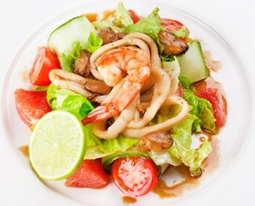 Салат с морепродуктами - Фото