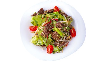 Легкий тайский салат с говядиной - Фото