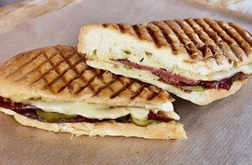 Сэндвич кубинский с беконом - Фото