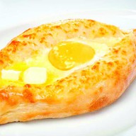 Хачапури по-аджарски с яйцом Фото