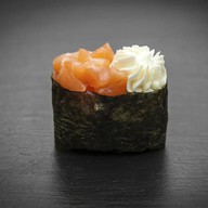 Суши сливочный лосось Фото