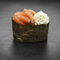 Суши сливочный копченый лосось Фото