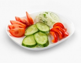 Нарезка из свежих овощей - Фото
