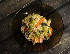 Wok с хрустящими овощами с соусом унаги - Фото