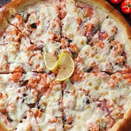 Пицца с лососем Фото