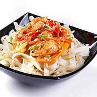 Удон с курицей в остро-сладком соусе Фото