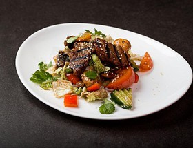 Салат со свининой гриль в соусе терияки - Фото