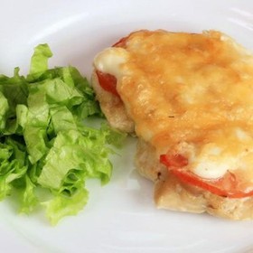 Куриное филе с сыром и помидором - Фото