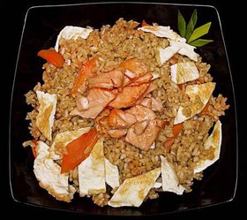 Рис жареный с лососем - Фото
