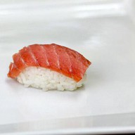 Сяке суши с лососем Фото