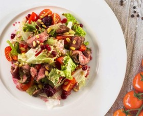 Салат с вяленой говядиной и овощами - Фото