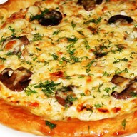 Пицца с курицей и грибами Фото