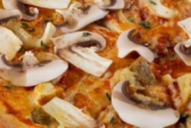 Пицца с грибами и трюфельным маслом - Фото
