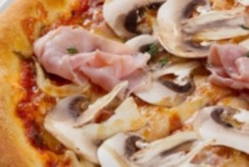 Пицца с ветчиной и грибами - Фото