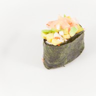 Спайс суши креветка с авокадо Фото