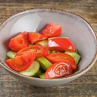 Салат из огурчиков и помидорчиков Фото